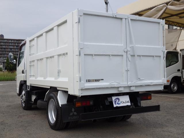 キャンター 深ダンプ　積載２ｔ　全低床　ＭＴ　ディーゼル　荷台内寸３０４×１５９×１１１　車両外寸４６９×１６９×１９８　車両総重量７．５ｔ未満　準中型免許証　４ナンバー　エンジン型式４Ｐ１０　３０００ＣＣ　保証付　小型　トラック（3枚目）
