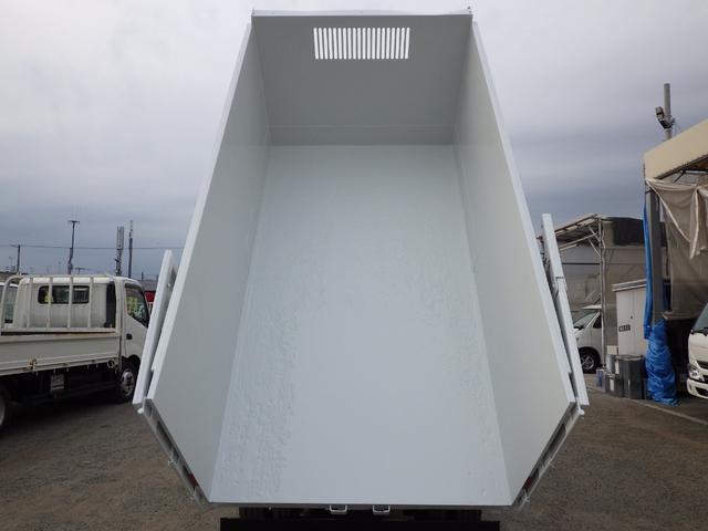 キャンター 深ダンプ　積載２ｔ　全低床　ＭＴ　ディーゼル　荷台内寸３０４×１５９×１１１　車両外寸４６９×１６９×１９８　車両総重量７．５ｔ未満　準中型免許証　４ナンバー　エンジン型式４Ｐ１０　３０００ＣＣ　保証付　小型　トラック（18枚目）