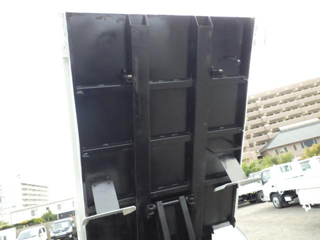 キャンター 深ダンプ　積載２ｔ　全低床　ＭＴ　ディーゼル　荷台内寸３０４×１５９×１１１　車両外寸４６９×１６９×１９８　車両総重量７．５ｔ未満　準中型免許証　４ナンバー　エンジン型式４Ｐ１０　３０００ＣＣ　保証付　小型　トラック（21枚目）