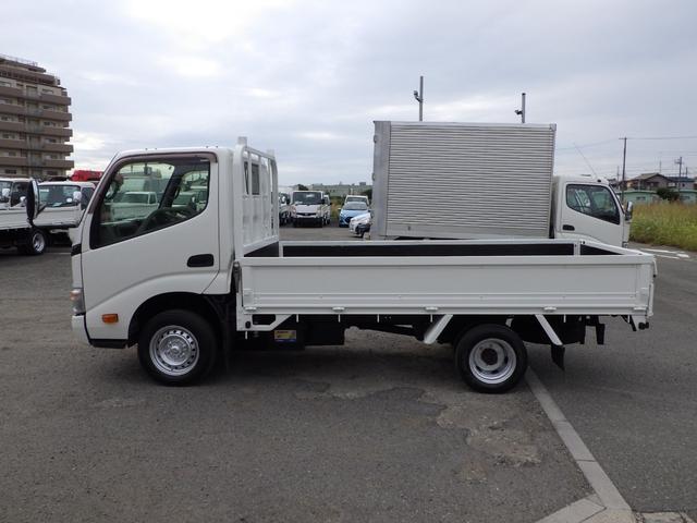 トヨエース 平ボディ　積載１．４５ｔ　１０尺　低床　ＭＴ　ディーゼル　荷台内寸３１０×１６０×３７　車両外寸４６９×１６９×１９８　車両総重量３．５ｔ未満　荷台地上高７３　普通免許　４ナンバー　エンジン型式　１ＫＤ　１４５０ｃｃ　保証付　小型　トラック（3枚目）