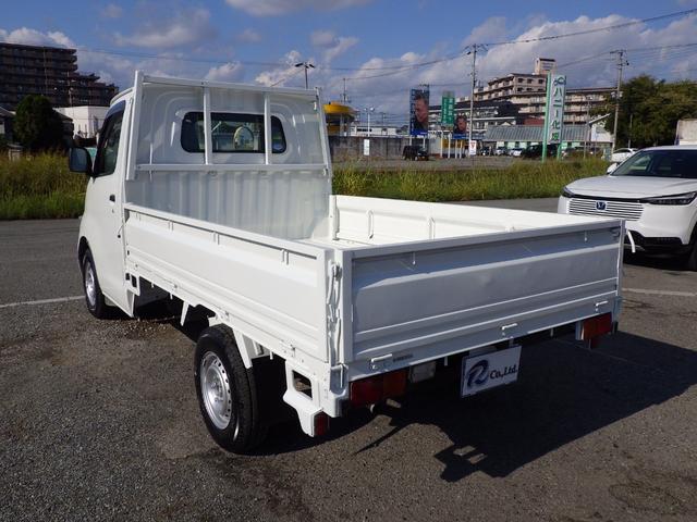 ライトエーストラック 平ボディ　Ｘエディション　積載０．８ｔ　ＭＴ　ガソリン　荷台内寸２５０×１６０×３６　車両外寸４２７×１６７×１８９　車両総重量３．５ｔ未満　新普通免許　４ナンバー　エンジン型式　３ＳＺ　１５００ｃｃ　保証付　小型　トラック（2枚目）