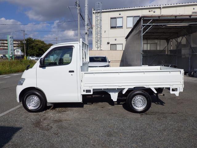 ライトエーストラック 平ボディ　Ｘエディション　積載０．８ｔ　ＭＴ　ガソリン　荷台内寸２５０×１６０×３６　車両外寸４２７×１６７×１８９　車両総重量３．５ｔ未満　新普通免許　４ナンバー　エンジン型式　３ＳＺ　１５００ｃｃ　保証付　小型　トラック（3枚目）