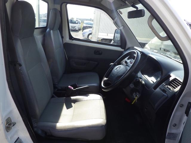 ライトエーストラック 平ボディ　Ｘエディション　積載０．８ｔ　ＭＴ　ガソリン　荷台内寸２５０×１６０×３６　車両外寸４２７×１６７×１８９　車両総重量３．５ｔ未満　新普通免許　４ナンバー　エンジン型式　３ＳＺ　１５００ｃｃ　保証付　小型　トラック（7枚目）