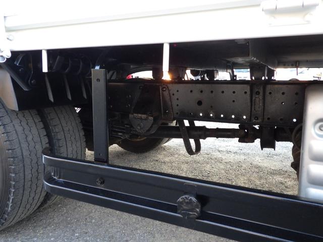 デュトロ 平ボディ　積載２ｔ　ワイド　ロング　ＭＴ　ディーゼル　荷台内寸４３４×２０６×３８　車両外寸６１９×２１９×２２３　車両総重量５．０ｔ未満　準中型免許証　１ナンバー　エンジン型式Ｎ０４Ｃ　４０００ＣＣ　保証付　小型　トラック（34枚目）