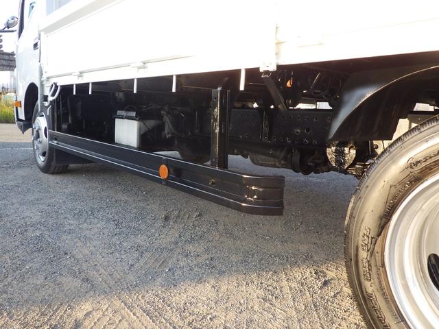 デュトロ 平ボディ　積載２ｔ　ワイド　ロング　ＭＴ　ディーゼル　荷台内寸４３４×２０７×３７　車両外寸６１９×２１９×２２３　車両総重量５．０ｔ未満　準中型免許　１ナンバー　エンジン型式Ｎ０４Ｃ　４０００ｃｃ　保証付　小型　トラック（46枚目）