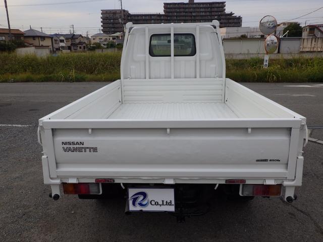 バネットトラック 平　ＤＸ　スーパーロー　積載０．８５ｔ　低床　ＭＴ　ガソリン　荷台内寸２４９×１６０×３８　車両外寸４３３×１６９×１８８　車両総重量３．５ｔ未満　新普通免許証　４ナンバー　エンジン型式Ｌ８　１８００ＣＣ　保証付　小型　トラック（5枚目）