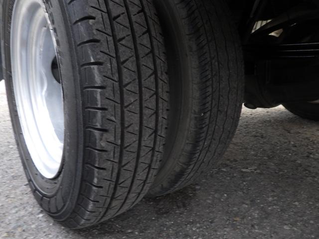 バネットトラック 平　ＤＸ　スーパーロー　積載０．８５ｔ　低床　ＭＴ　ガソリン　荷台内寸２４９×１６０×３８　車両外寸４３３×１６９×１８８　車両総重量３．５ｔ未満　新普通免許証　４ナンバー　エンジン型式Ｌ８　１８００ＣＣ　保証付　小型　トラック（31枚目）