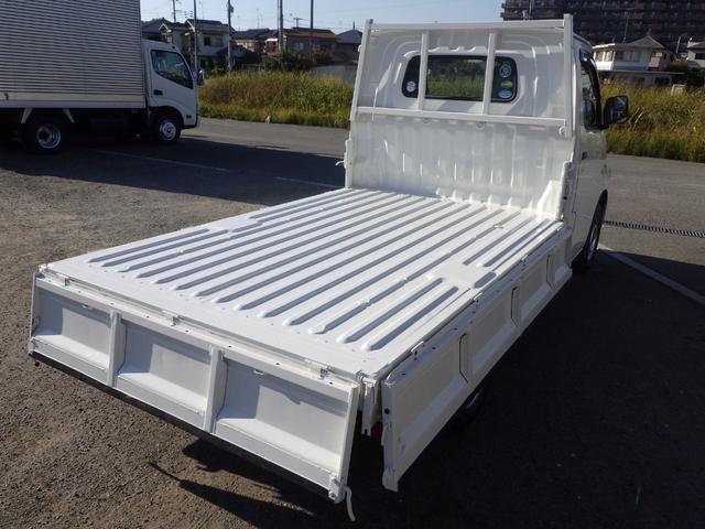 タウンエーストラック 平ボディ　ＤＸ　積載０．８ｔ　ＭＴ　ガソリン　荷台内寸２５０×１６０×３７　車両外寸４２７×１６７×１８９　車両総重量３．５ｔ未満　荷台地上高約７３　新普通免許証　４ナンバー　エンジン型式３ＳＺ　１５００ＣＣ　小型　トラック（23枚目）