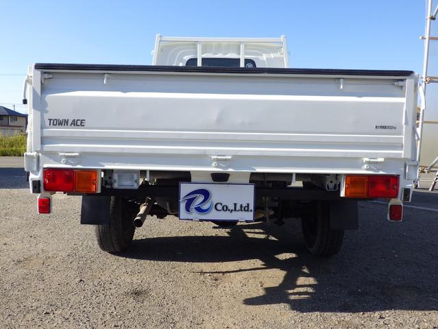 タウンエーストラック 平ボディ　ＤＸ　積載０．８ｔ　ＭＴ　ガソリン　荷台内寸２５０×１６０×３７　車両外寸４２７×１６７×１８９　車両総重量３．５ｔ未満　荷台地上高約７３　新普通免許証　４ナンバー　エンジン型式３ＳＺ　１５００ＣＣ　小型　トラック（40枚目）
