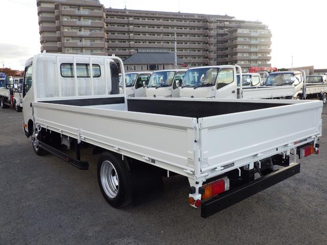 デュトロ 平ボディ　積載２ｔ　ワイド　ロング　ＭＴ　ディーゼル　荷台内寸４３４×２０７×３８　車両外寸６１９×２１９×２２３　車両総重量５．０ｔ未満　準中型免許証　１ナンバー　エンジン型式Ｎ０４Ｃ　４０００ＣＣ　保証付　小型　トラック（3枚目）