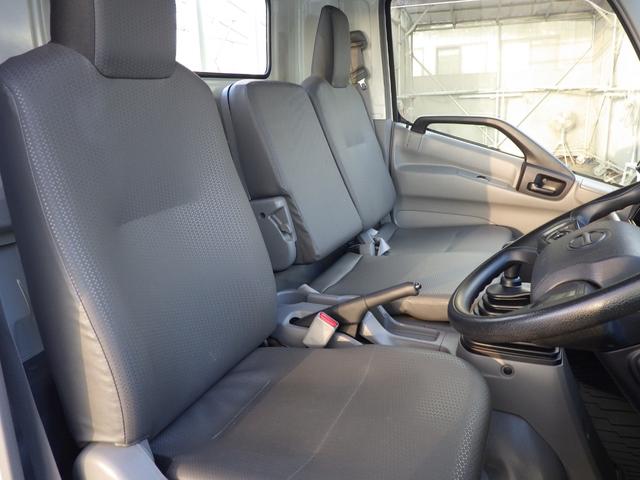 デュトロ 平ボディ　積載２ｔ　ワイド　ロング　ＭＴ　ディーゼル　荷台内寸４３４×２０７×３８　車両外寸６１９×２１９×２２３　車両総重量５．０ｔ未満　準中型免許証　１ナンバー　エンジン型式Ｎ０４Ｃ　４０００ＣＣ　保証付　小型　トラック（8枚目）