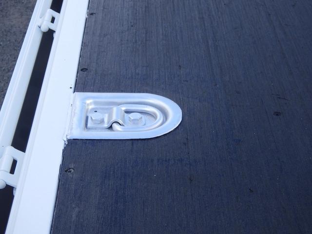 デュトロ 平ボディ　積載２ｔ　ワイド　ロング　ＭＴ　ディーゼル　荷台内寸４３４×２０７×３８　車両外寸６１９×２１９×２２３　車両総重量５．０ｔ未満　準中型免許証　１ナンバー　エンジン型式Ｎ０４Ｃ　４０００ＣＣ　保証付　小型　トラック（21枚目）