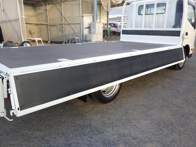 デュトロ 平ボディ　積載２ｔ　ワイド　ロング　ＭＴ　ディーゼル　荷台内寸４３４×２０７×３８　車両外寸６１９×２１９×２２３　車両総重量５．０ｔ未満　準中型免許証　１ナンバー　エンジン型式Ｎ０４Ｃ　４０００ＣＣ　保証付　小型　トラック（22枚目）
