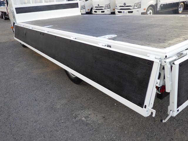 デュトロ 平ボディ　積載２ｔ　ワイド　ロング　ＭＴ　ディーゼル　荷台内寸４３４×２０７×３８　車両外寸６１９×２１９×２２３　車両総重量５．０ｔ未満　準中型免許証　１ナンバー　エンジン型式Ｎ０４Ｃ　４０００ＣＣ　保証付　小型　トラック（23枚目）