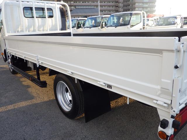デュトロ 平ボディ　積載２ｔ　ワイド　ロング　ＭＴ　ディーゼル　荷台内寸４３４×２０７×３８　車両外寸６１９×２１９×２２３　車両総重量５．０ｔ未満　準中型免許証　１ナンバー　エンジン型式Ｎ０４Ｃ　４０００ＣＣ　保証付　小型　トラック（25枚目）