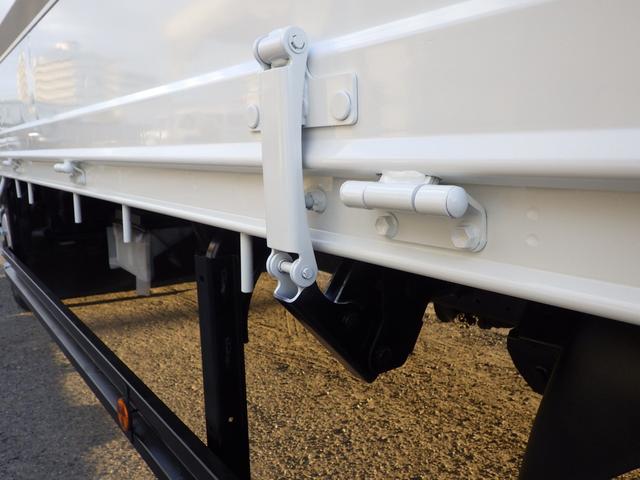 デュトロ 平ボディ　積載２ｔ　ワイド　ロング　ＭＴ　ディーゼル　荷台内寸４３４×２０７×３８　車両外寸６１９×２１９×２２３　車両総重量５．０ｔ未満　準中型免許証　１ナンバー　エンジン型式Ｎ０４Ｃ　４０００ＣＣ　保証付　小型　トラック（26枚目）