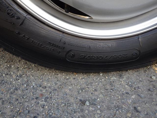 デュトロ 平ボディ　積載２ｔ　ワイド　ロング　ＭＴ　ディーゼル　荷台内寸４３４×２０７×３８　車両外寸６１９×２１９×２２３　車両総重量５．０ｔ未満　準中型免許証　１ナンバー　エンジン型式Ｎ０４Ｃ　４０００ＣＣ　保証付　小型　トラック（31枚目）