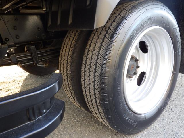 デュトロ 平ボディ　積載２ｔ　ワイド　ロング　ＭＴ　ディーゼル　荷台内寸４３４×２０７×３８　車両外寸６１９×２１９×２２３　車両総重量５．０ｔ未満　準中型免許証　１ナンバー　エンジン型式Ｎ０４Ｃ　４０００ＣＣ　保証付　小型　トラック（34枚目）