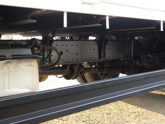 デュトロ 平ボディ　積載２ｔ　ワイド　ロング　ＭＴ　ディーゼル　荷台内寸４３４×２０７×３８　車両外寸６１９×２１９×２２３　車両総重量５．０ｔ未満　準中型免許証　１ナンバー　エンジン型式Ｎ０４Ｃ　４０００ＣＣ　保証付　小型　トラック（36枚目）