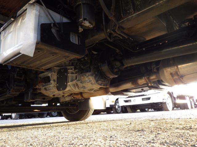 デュトロ 平ボディ　積載２ｔ　ワイド　ロング　ＭＴ　ディーゼル　荷台内寸４３４×２０７×３８　車両外寸６１９×２１９×２２３　車両総重量５．０ｔ未満　準中型免許証　１ナンバー　エンジン型式Ｎ０４Ｃ　４０００ＣＣ　保証付　小型　トラック（37枚目）