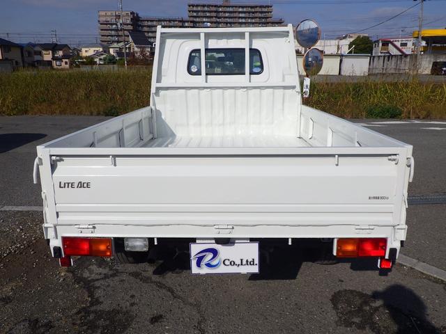 ライトエーストラック 平ボディ　ＤＸ　積載０．８ｔ　ＡＴ　ガソリン　荷台内寸２５０×１６０×３７　車両外寸４２７×１６７×１８９　車両総重量３．５ｔ未満　新普通免許証　４ナンバー　エンジン型式３ＳＺ　１５００ＣＣ　保証付　小型　トラック（5枚目）