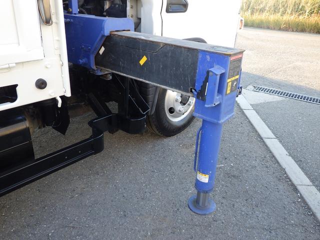 キャンター ３段クレーン　積載３ｔ　高床　ＭＴ　ディーゼル　荷台内寸３７３×１７８×３８　車両外寸５９８×１９３×２７２　車両総重量７．５ｔ未満　準中型免許証　１ナンバー　エンジン型式４Ｐ１０　３０００ＣＣ　保証付　小型　トラック（24枚目）