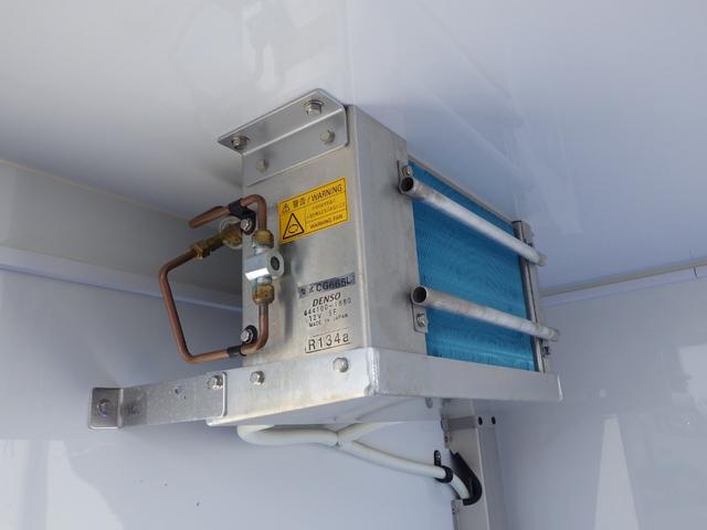 ハイゼットトラック 冷蔵冷凍車　中温　積載３５０ｋｇ　ＡＴ　ガソリン　荷室内寸１８０×１３４×１１９　車両外寸３３９×１４７×１９９　車両総重量３．５ｔ未満　新普通免許　８ナンバー　エンジン型式　ＫＦ　６６０ｃｃ　保証付　小型　トラック（28枚目）