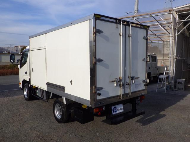 ダイナトラック 冷蔵・冷凍車　積載１．４ｔ　低床　ＭＴ　ガソリン　荷台内寸３１６×１５５×１３９　車両外寸５１０×１６９×２３３　車両総重量５．０ｔ未満　準中型免許証　８ナンバー　エンジン型式１ＴＲ　２０００ＣＣ　保証付　小型　トラック（2枚目）