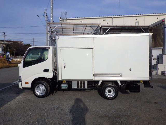 ダイナトラック 冷蔵・冷凍車　積載１．４ｔ　低床　ＭＴ　ガソリン　荷台内寸３１６×１５５×１３９　車両外寸５１０×１６９×２３３　車両総重量５．０ｔ未満　準中型免許証　８ナンバー　エンジン型式１ＴＲ　２０００ＣＣ　保証付　小型　トラック（3枚目）
