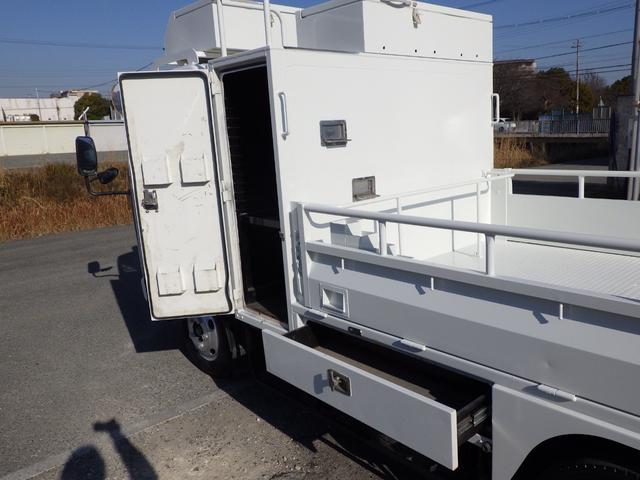 タイタントラック 平ボディ　垂直ＰＧ　積載２．３ｔ　ＡＴ　ディーゼル　荷台内寸２８０×１７７×５１　車輌外寸５１９×１９０×２４９　車両総重量７．５ｔ未満　準中型免許　１ナンバー　エンジン型式　４ＪＪ１　３０００ｃｃ　保証付　普通　トラック（23枚目）