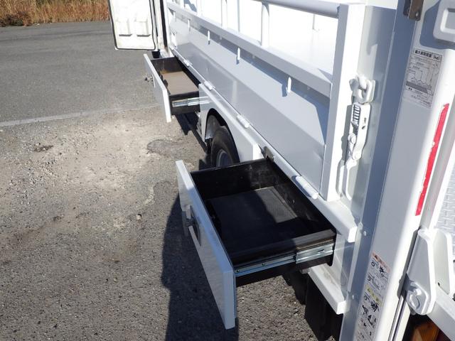 タイタントラック 平ボディ　垂直ＰＧ　積載２．３ｔ　ＡＴ　ディーゼル　荷台内寸２８０×１７７×５１　車輌外寸５１９×１９０×２４９　車両総重量７．５ｔ未満　準中型免許　１ナンバー　エンジン型式　４ＪＪ１　３０００ｃｃ　保証付　普通　トラック（24枚目）