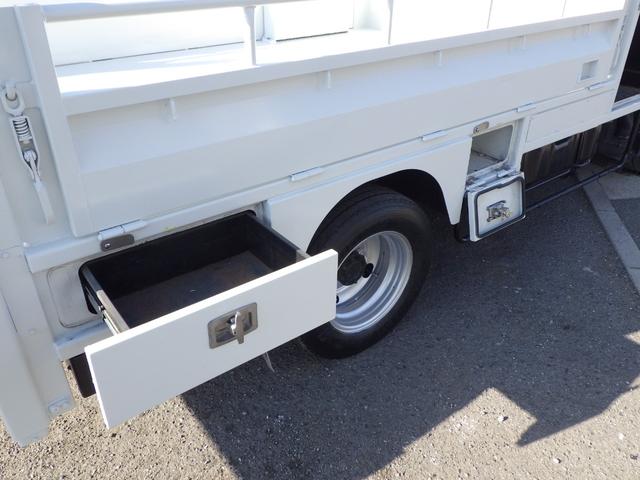 タイタントラック 平ボディ　垂直ＰＧ　積載２．３ｔ　ＡＴ　ディーゼル　荷台内寸２８０×１７７×５１　車輌外寸５１９×１９０×２４９　車両総重量７．５ｔ未満　準中型免許　１ナンバー　エンジン型式　４ＪＪ１　３０００ｃｃ　保証付　普通　トラック（27枚目）