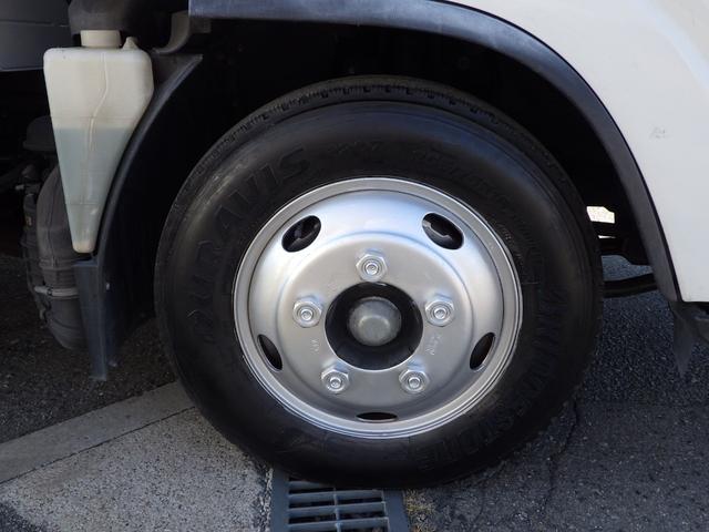 タイタントラック 平ボディ　垂直ＰＧ　積載２．３ｔ　ＡＴ　ディーゼル　荷台内寸２８０×１７７×５１　車輌外寸５１９×１９０×２４９　車両総重量７．５ｔ未満　準中型免許　１ナンバー　エンジン型式　４ＪＪ１　３０００ｃｃ　保証付　普通　トラック（39枚目）