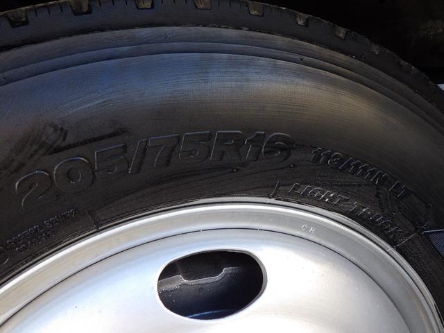 タイタントラック 平ボディ　垂直ＰＧ　積載２．３ｔ　ＡＴ　ディーゼル　荷台内寸２８０×１７７×５１　車輌外寸５１９×１９０×２４９　車両総重量７．５ｔ未満　準中型免許　１ナンバー　エンジン型式　４ＪＪ１　３０００ｃｃ　保証付　普通　トラック（40枚目）