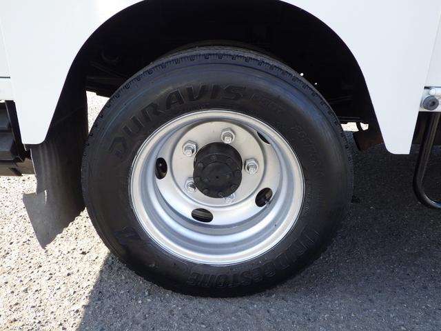 タイタントラック 平ボディ　垂直ＰＧ　積載２．３ｔ　ＡＴ　ディーゼル　荷台内寸２８０×１７７×５１　車輌外寸５１９×１９０×２４９　車両総重量７．５ｔ未満　準中型免許　１ナンバー　エンジン型式　４ＪＪ１　３０００ｃｃ　保証付　普通　トラック（41枚目）