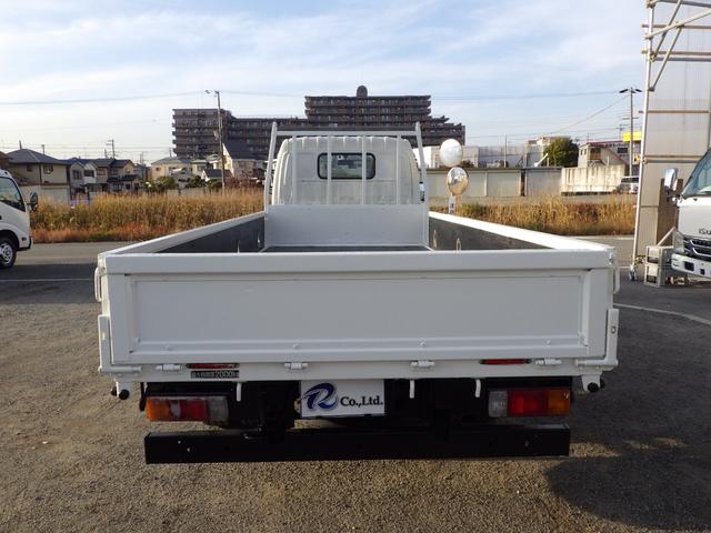 デュトロ 平　積載２ｔ　標準　ロング　全低床　ＡＴ　ディーゼル　荷台内寸４３６×１８０×３８　車両外寸６０２×１９０×２１９　車両総重量５．０ｔ未満　準中型免許証　１ナンバー　エンジン型式Ｎ０４Ｃ　４０００ＣＣ　保証付　小型　トラック（5枚目）