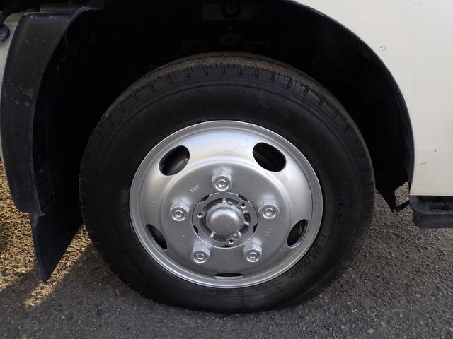 デュトロ 平　積載２ｔ　標準　ロング　全低床　ＡＴ　ディーゼル　荷台内寸４３６×１８０×３８　車両外寸６０２×１９０×２１９　車両総重量５．０ｔ未満　準中型免許証　１ナンバー　エンジン型式Ｎ０４Ｃ　４０００ＣＣ　保証付　小型　トラック（27枚目）