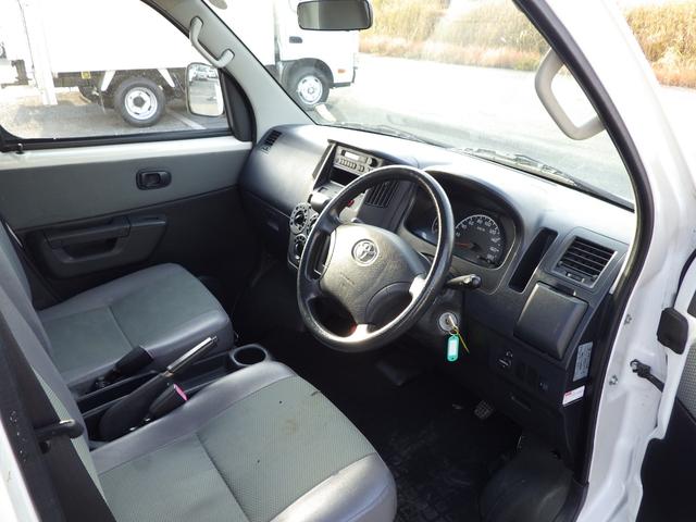 ライトエーストラック 平ボディ　Ｘエディション　積載０．８ｔ　ＡＴ　ガソリン　荷台内寸２５０×１６０×３７　車両外寸４２７×１６７×１８９　車両総重量３．５ｔ未満　荷台地上高約７２ｃｍ　新普通免許　４ナンバー　エンジン型式　３ＳＺ　１５００ｃｃ　保証付　小型　トラック（6枚目）