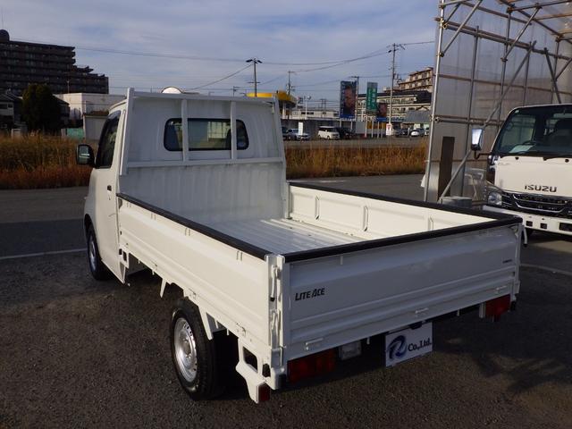 ライトエーストラック 平ボディ　Ｘエディション　積載０．８ｔ　ＡＴ　ガソリン　荷台内寸２５０×１６０×３７　車両外寸４２７×１６７×１８９　車両総重量３．５ｔ未満　荷台地上高約７２ｃｍ　新普通免許　４ナンバー　エンジン型式　３ＳＺ　１５００ｃｃ　保証付　小型　トラック（25枚目）