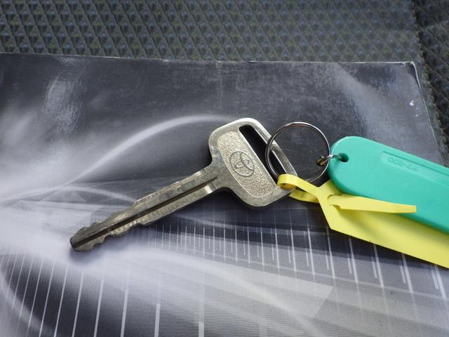 ライトエーストラック 平ボディ　Ｘエディション　積載０．８ｔ　ＡＴ　ガソリン　荷台内寸２５０×１６０×３７　車両外寸４２７×１６７×１８９　車両総重量３．５ｔ未満　荷台地上高約７２ｃｍ　新普通免許　４ナンバー　エンジン型式　３ＳＺ　１５００ｃｃ　保証付　小型　トラック（52枚目）