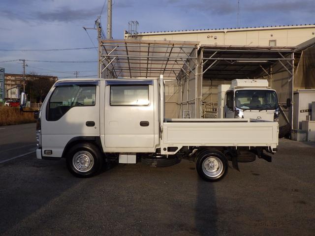 エルフトラック Ｗキャブ　積載１．５ｔ　低床　ＭＴ　ディーゼル　荷台内寸２０８×１６０×３８　車両外寸４６９×１６９×１９８　車両総重量５．０ｔ未満　準中型免許証　４ナンバー　エンジン型式４ＪＪ１　３０００ＣＣ　保証付　小型　トラック（3枚目）