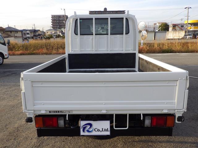 エルフトラック Ｗキャブ　積載１．５ｔ　低床　ＭＴ　ディーゼル　荷台内寸２０８×１６０×３８　車両外寸４６９×１６９×１９８　車両総重量５．０ｔ未満　準中型免許証　４ナンバー　エンジン型式４ＪＪ１　３０００ＣＣ　保証付　小型　トラック（5枚目）