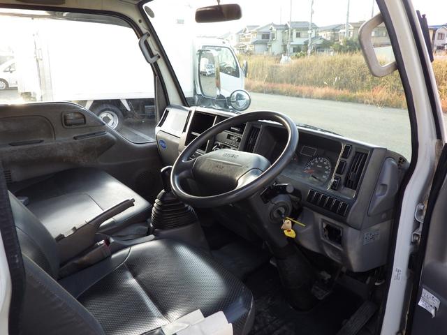 エルフトラック Ｗキャブ　積載１．５ｔ　低床　ＭＴ　ディーゼル　荷台内寸２０８×１６０×３８　車両外寸４６９×１６９×１９８　車両総重量５．０ｔ未満　準中型免許証　４ナンバー　エンジン型式４ＪＪ１　３０００ＣＣ　保証付　小型　トラック（6枚目）