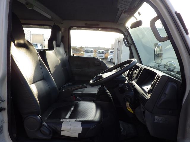 エルフトラック Ｗキャブ　積載１．５ｔ　低床　ＭＴ　ディーゼル　荷台内寸２０８×１６０×３８　車両外寸４６９×１６９×１９８　車両総重量５．０ｔ未満　準中型免許証　４ナンバー　エンジン型式４ＪＪ１　３０００ＣＣ　保証付　小型　トラック（7枚目）