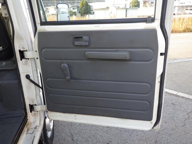 エルフトラック Ｗキャブ　積載１．５ｔ　低床　ＭＴ　ディーゼル　荷台内寸２０８×１６０×３８　車両外寸４６９×１６９×１９８　車両総重量５．０ｔ未満　準中型免許証　４ナンバー　エンジン型式４ＪＪ１　３０００ＣＣ　保証付　小型　トラック（11枚目）