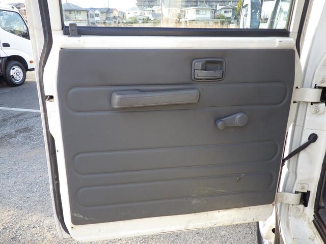 エルフトラック Ｗキャブ　積載１．５ｔ　低床　ＭＴ　ディーゼル　荷台内寸２０８×１６０×３８　車両外寸４６９×１６９×１９８　車両総重量５．０ｔ未満　準中型免許証　４ナンバー　エンジン型式４ＪＪ１　３０００ＣＣ　保証付　小型　トラック（14枚目）