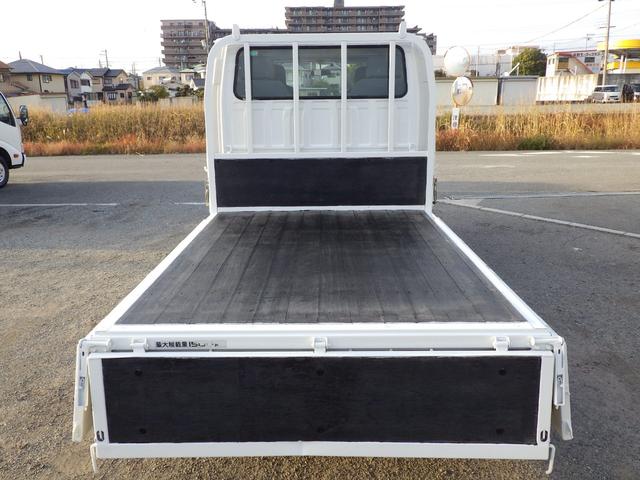 エルフトラック Ｗキャブ　積載１．５ｔ　低床　ＭＴ　ディーゼル　荷台内寸２０８×１６０×３８　車両外寸４６９×１６９×１９８　車両総重量５．０ｔ未満　準中型免許証　４ナンバー　エンジン型式４ＪＪ１　３０００ＣＣ　保証付　小型　トラック（24枚目）