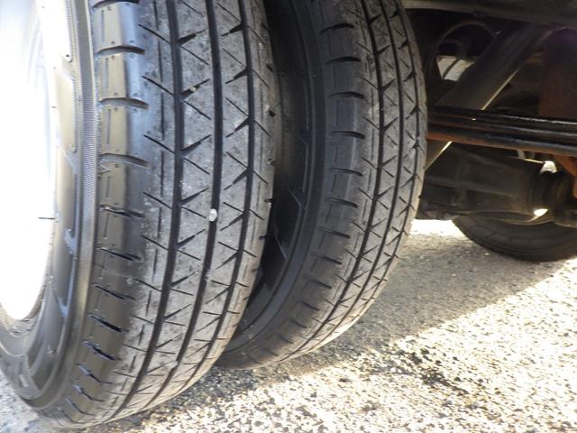 エルフトラック Ｗキャブ　積載１．５ｔ　低床　ＭＴ　ディーゼル　荷台内寸２０８×１６０×３８　車両外寸４６９×１６９×１９８　車両総重量５．０ｔ未満　準中型免許証　４ナンバー　エンジン型式４ＪＪ１　３０００ＣＣ　保証付　小型　トラック（33枚目）