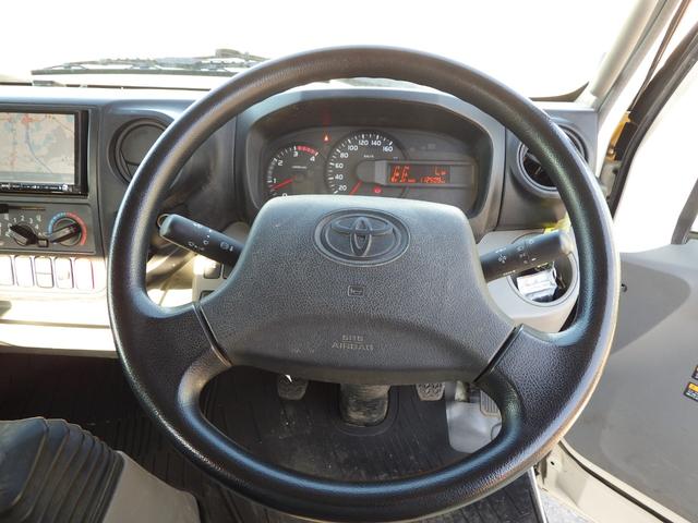 トヨエース ３段クレーン　ラジコン付き　積載２ｔ　高床　ＭＴ　ディーゼル　荷台内寸３７２×１８９×３７　車両外寸６１８×１９９×２６４　車両総重量７．５ｔ未満　準中型免許証　１ナンバー　エンジン型式Ｎ０４Ｃ　４０００ＣＣ　保証付　小型　トラック（16枚目）