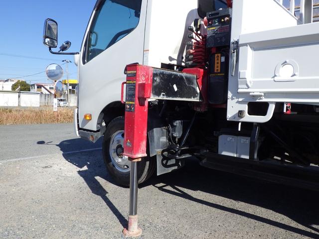 トヨエース ３段クレーン　ラジコン付き　積載２ｔ　高床　ＭＴ　ディーゼル　荷台内寸３７２×１８９×３７　車両外寸６１８×１９９×２６４　車両総重量７．５ｔ未満　準中型免許証　１ナンバー　エンジン型式Ｎ０４Ｃ　４０００ＣＣ　保証付　小型　トラック（27枚目）